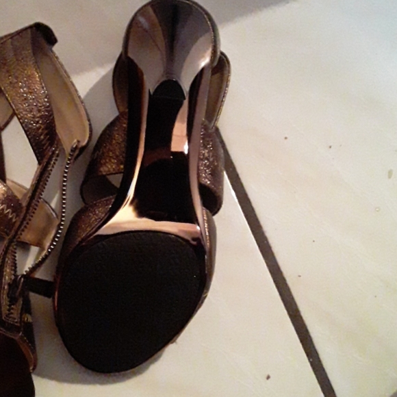 Micheal Kors Shoes - Picture 5 of 6